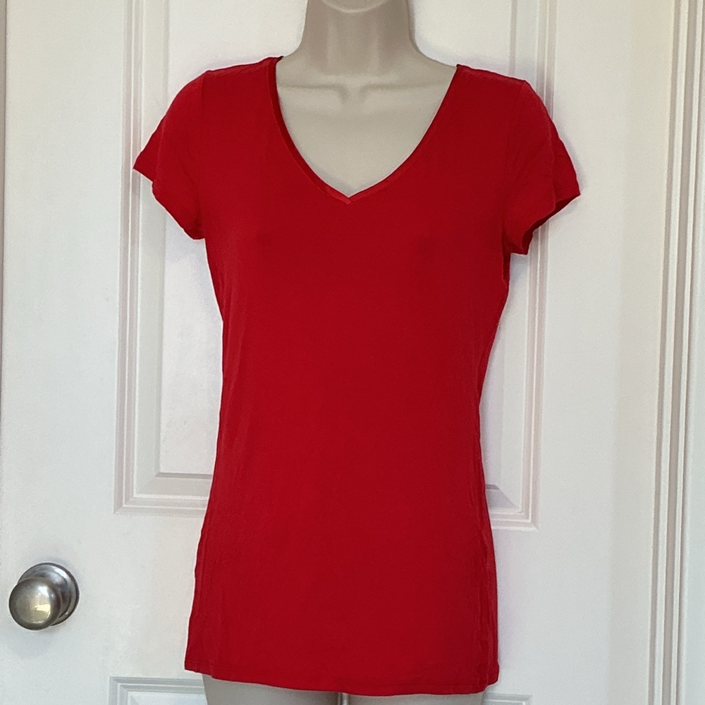 NWOT White House Black Market Red XXS Stretch V Neck Gold Logo Classic Tee